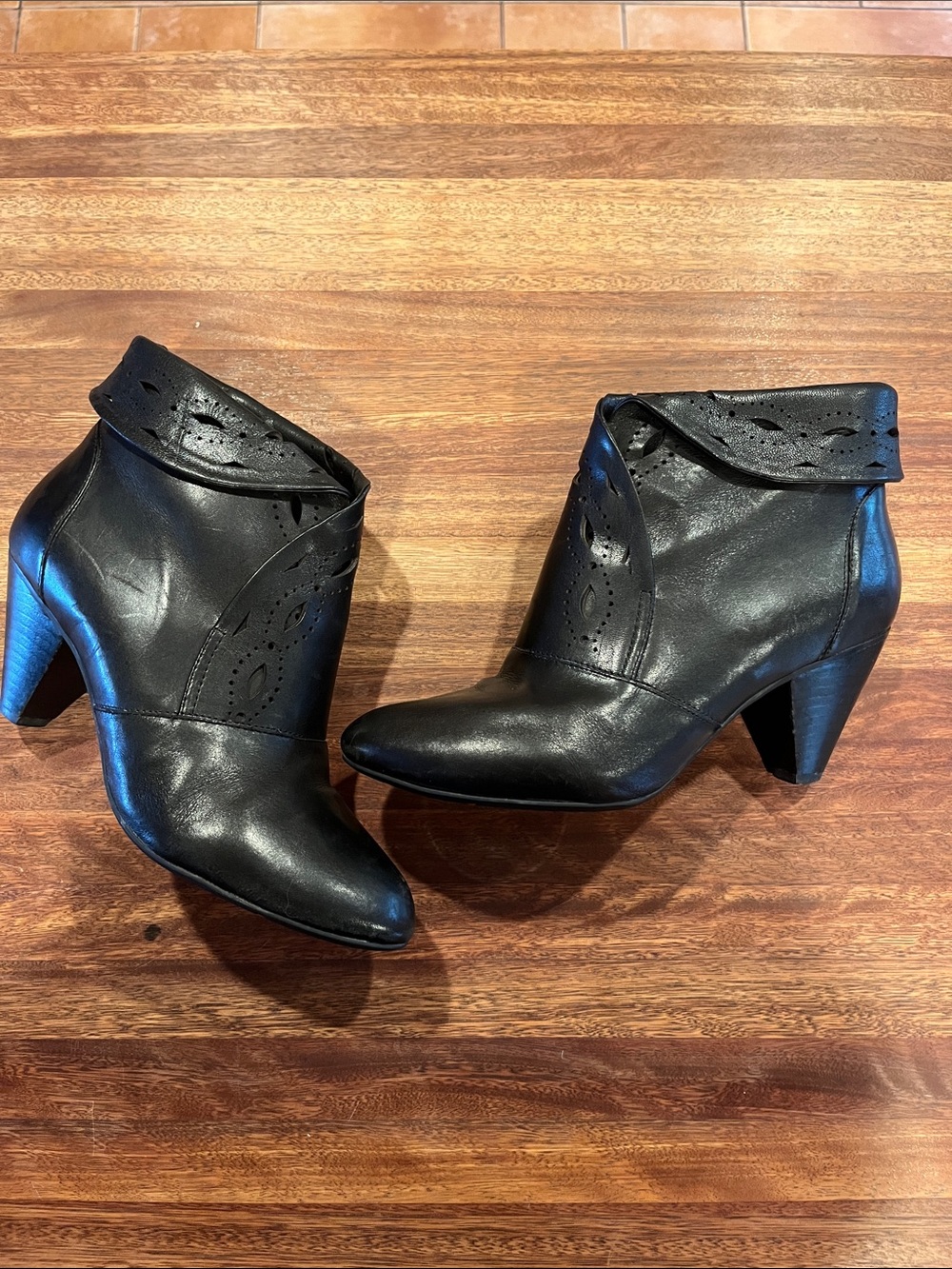 Miz  mooz black leather ankle boots size 7.5